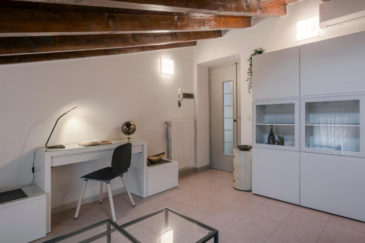 Lovely Mansard Iseo Portelle Holiday With Private Parking And Bike Storage Exterior photo